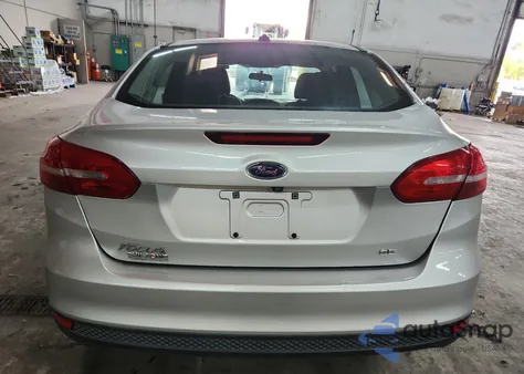 2016 Ford Focus Se z USA, uszkodzony, nr VIN 1FADP3F22GL365429